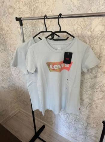Женская Футболка Levi’s